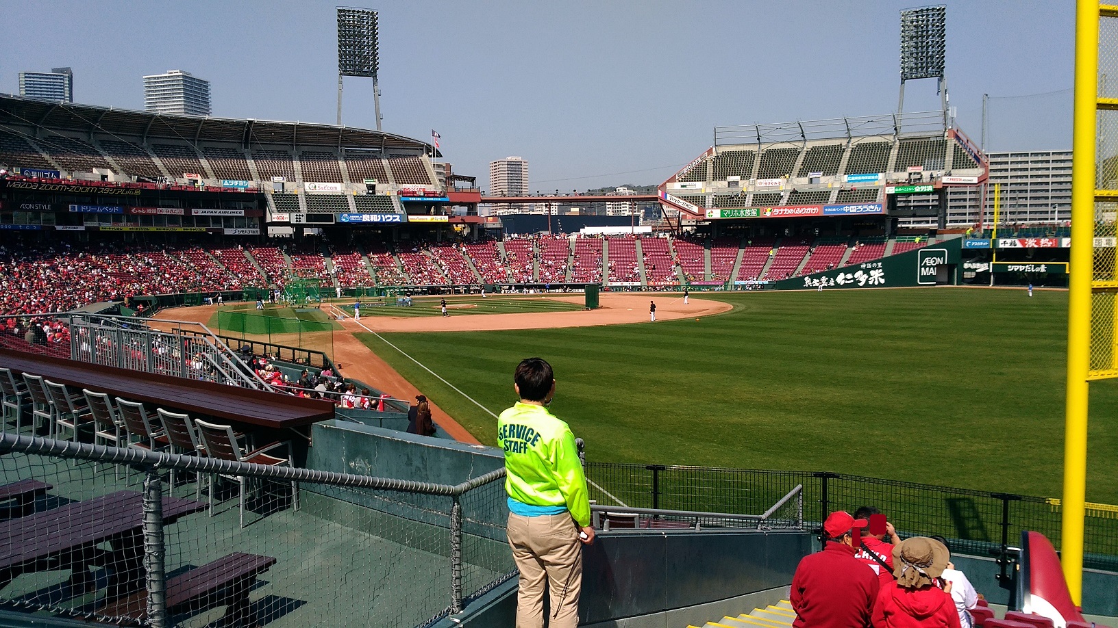 4 7マツダスタジアム広島対横浜、ライト外野通路側から2席 - 野球